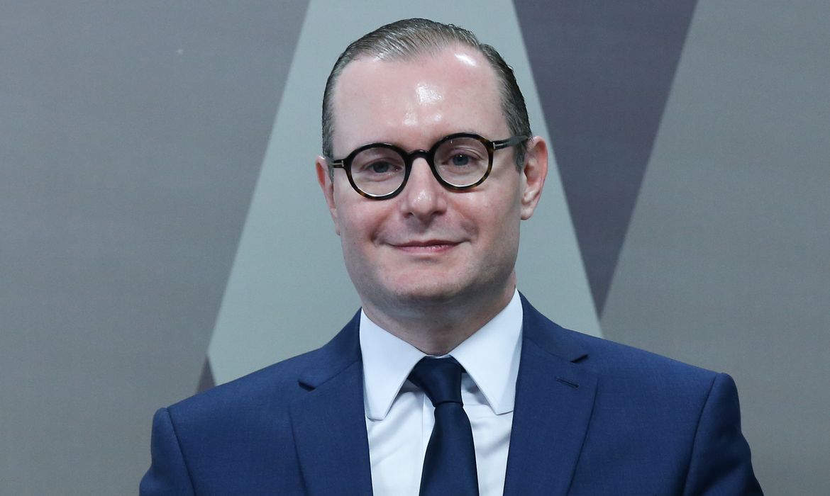 Ministro do STF exige informações sobre Lei de Porte de Arma em MT em meio a disputa Constitucional