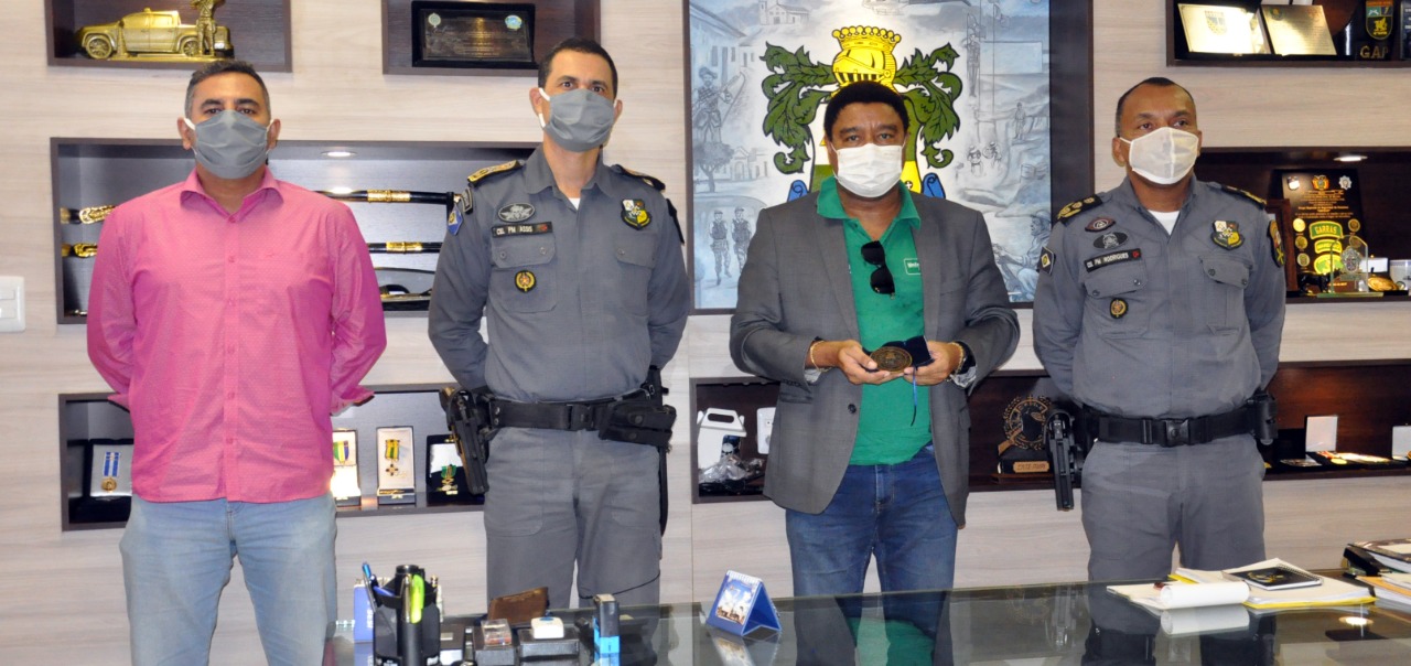 Unimed Cuiabá doa álcool em gel para ações da Polícia Militar