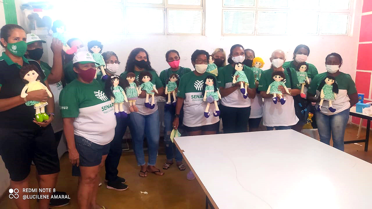 Curso de confecção de bonecas é fonte de renda 