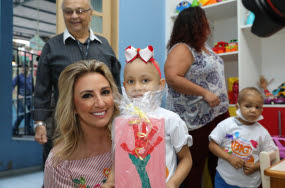 Márcia Pinheiro é escolhida madrinha do MC Dia Feliz; ponto de venda na prefeitura