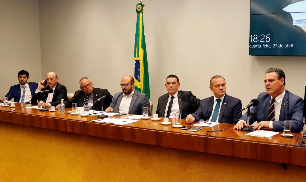 Prefeitos pedem aprovação de PEC que proíbe criação de novos encargos 