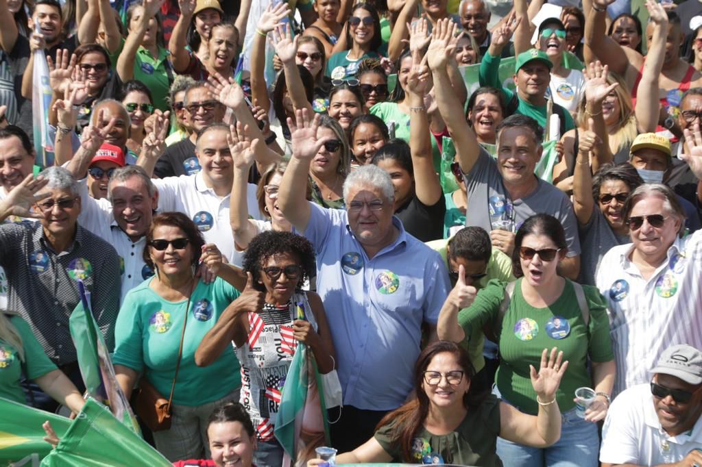 Campanha de Márcia: bandeiraço na Capital reúne centenas de apoiadores
