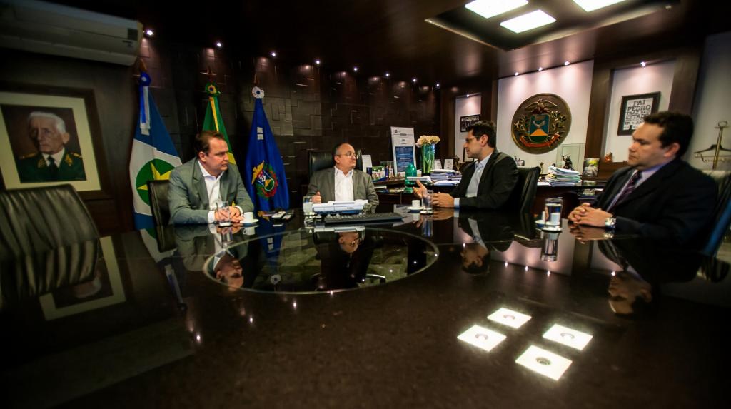 Taques e Campos Neto selam parceria para reduzir 'crise' entre Poderes
