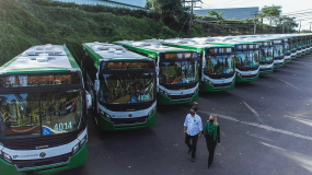 Emanuel entrega nova frota de ônibus e analisa operação Curare