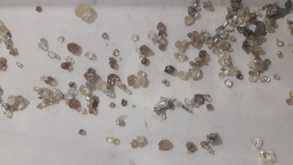 Polícia prende um e recupera 280 diamantes roubados em Guiratinga 