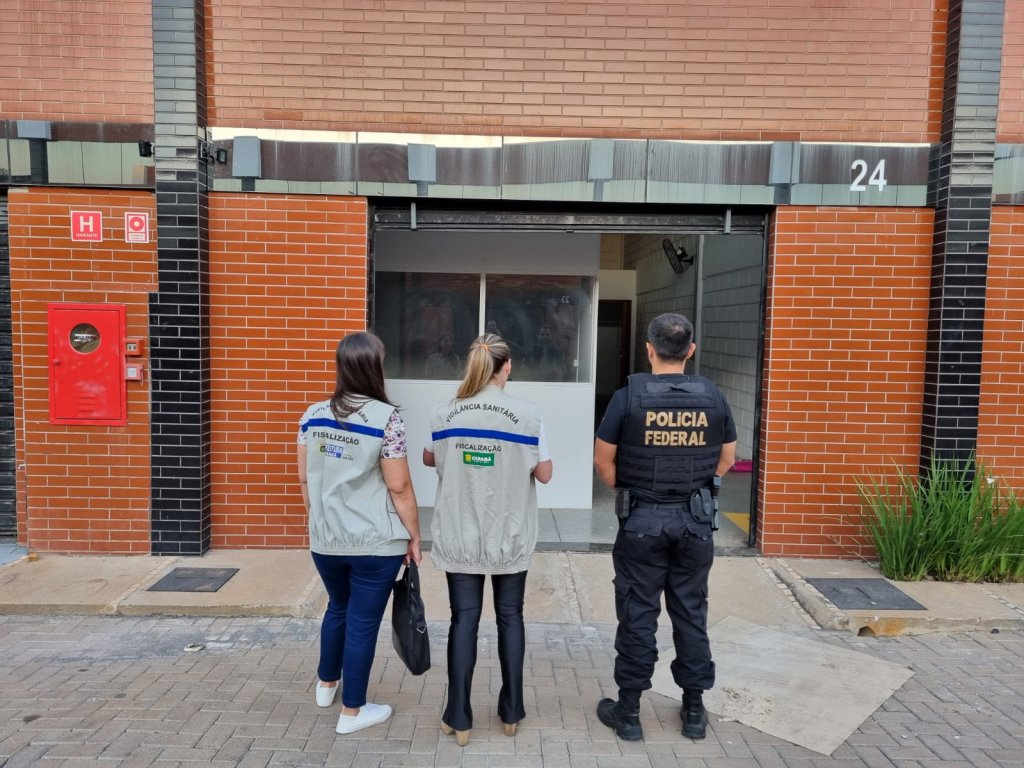 PF apreende remédios contrabandeados e cumpre três mandatos em MT