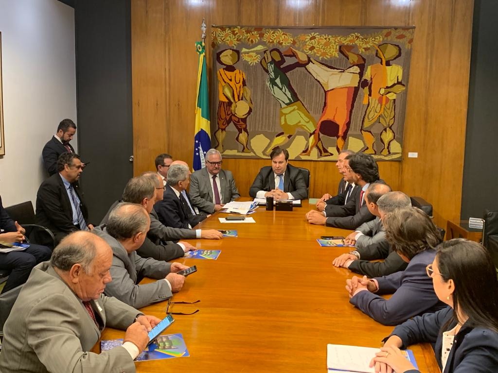 Prefeitos pedem apoio de Rodrigo Maia e reforçam socorro sobre recursos