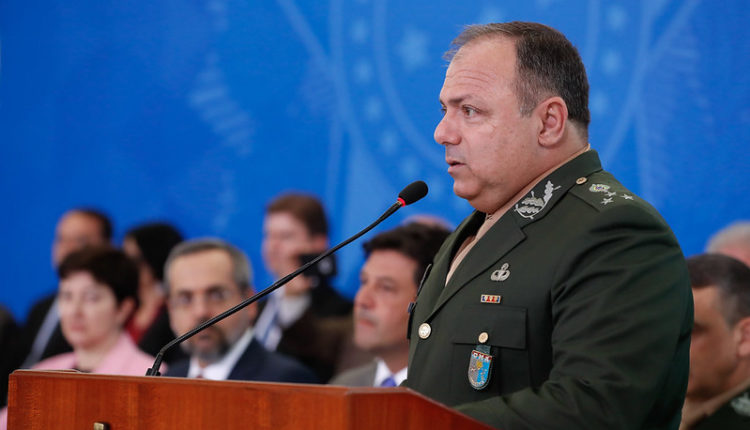 General Pazuello assume interinamente o comando do Ministério da Saúde
