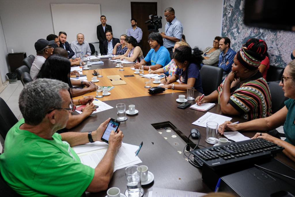 Em nova tentativa de acordo, Governo anuncia R$ 115 mi para educação e convocação de concursados