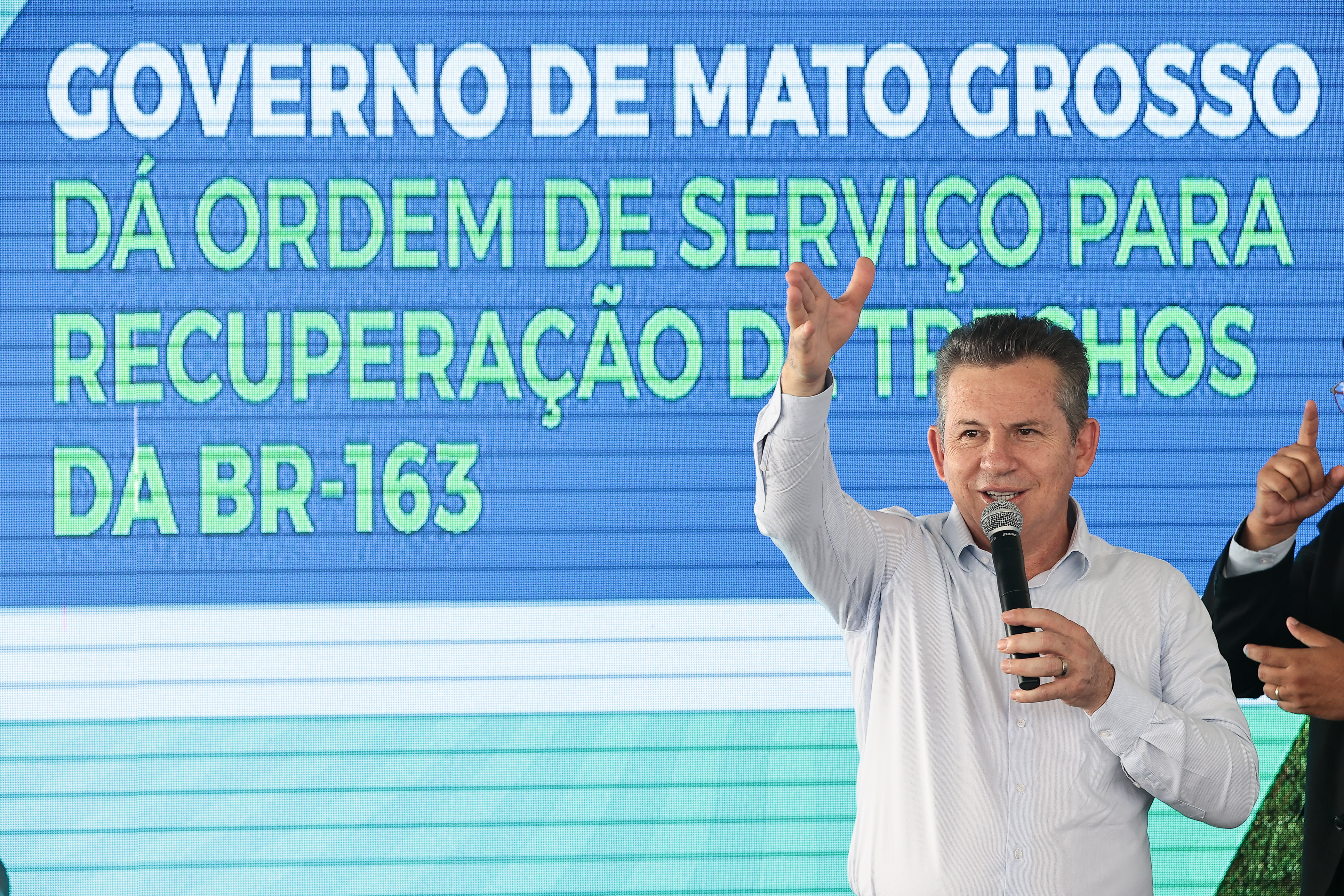 Vamos ter máquinas na estrada duplicando a BR-163, destaca governador