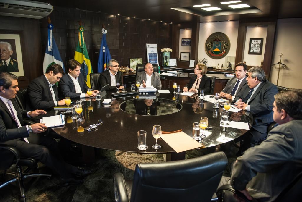 Governo deve apresentar pacote de medidas para ajustar economia