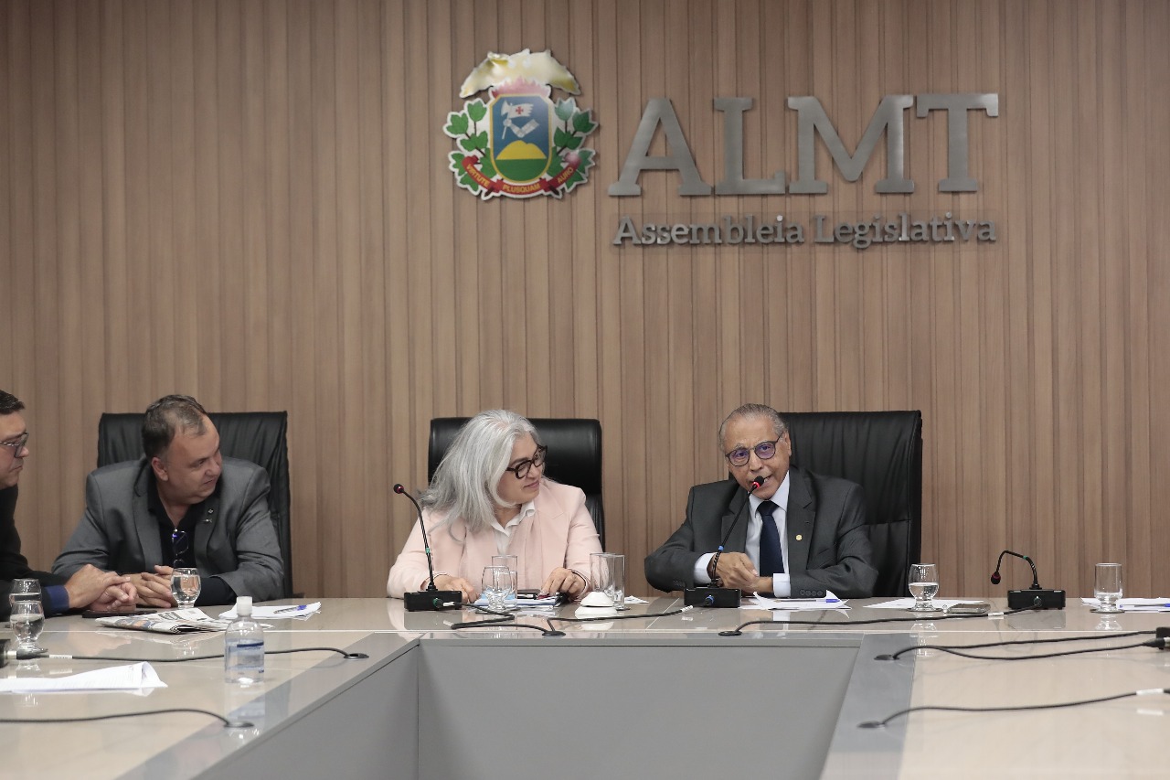 No retorno à ALMT   Júlio Campos defende a educação em seu primeiro dia de retorno à ALMT   