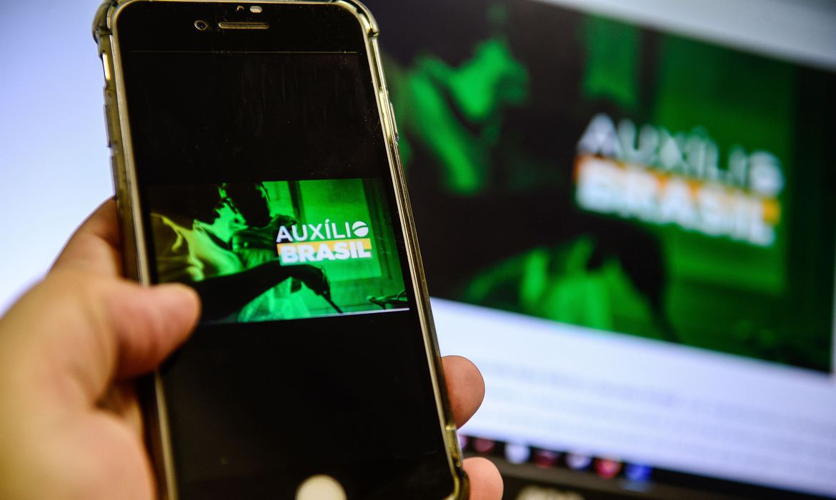 Auxílio Brasil e Auxílio Gás começam a ser pagos, confira calendário