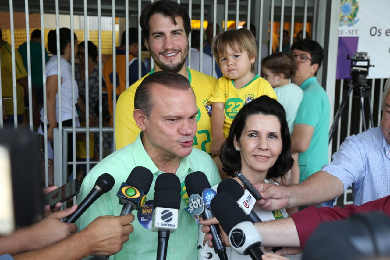 Wellington Fagundes vota em Rondonópolis e confia em 2º turno
