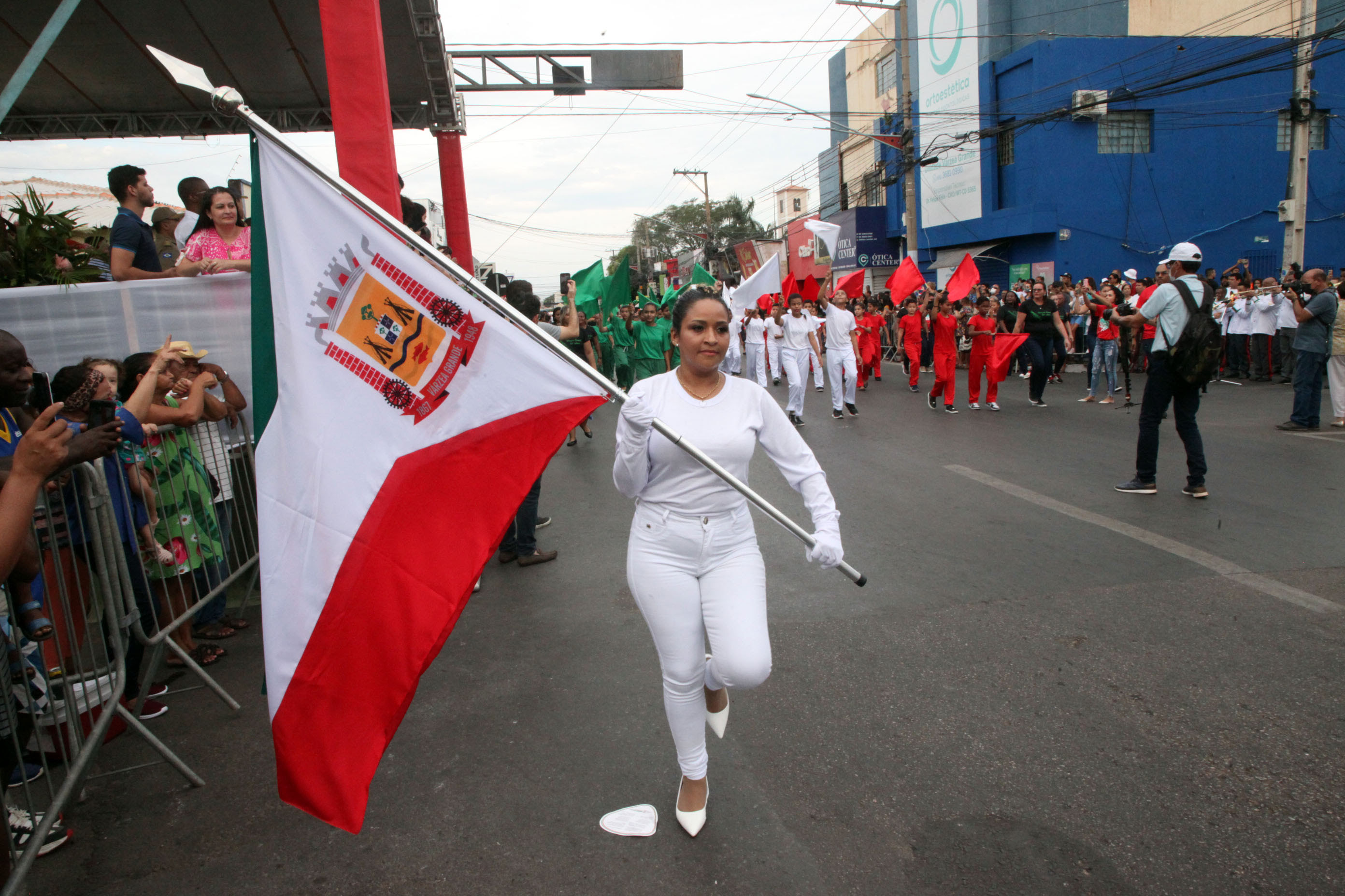 Várzea Grande comemora retomada do desfile cívico-militar após 2 anos