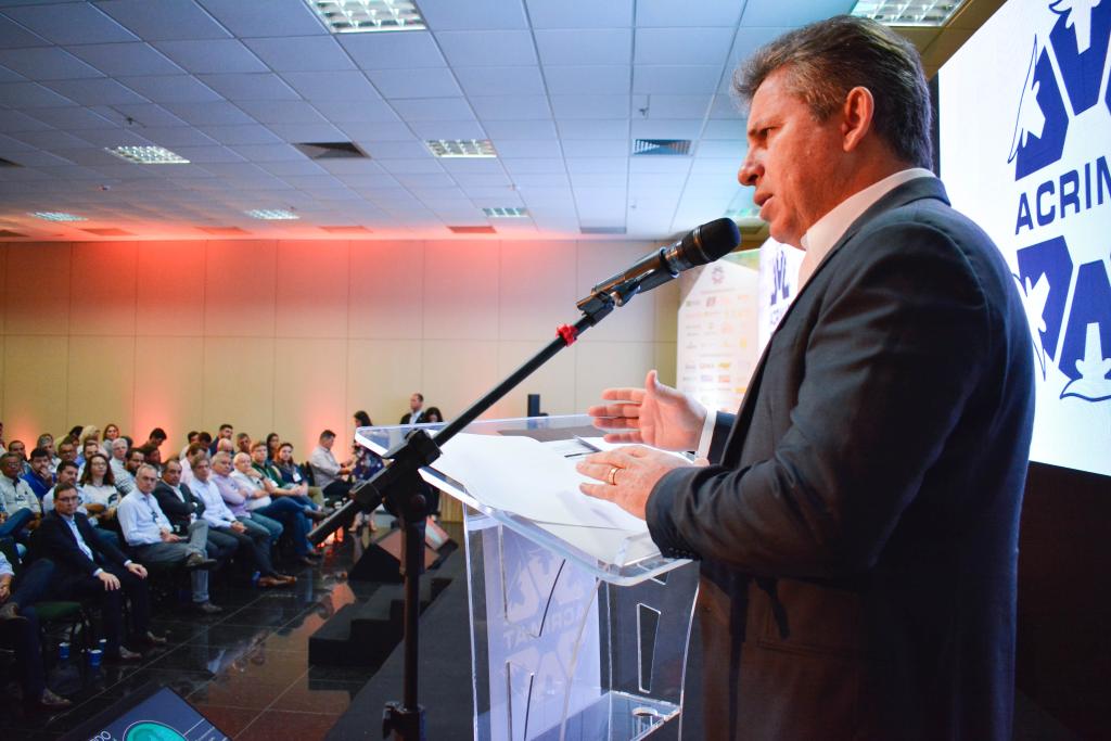 Na abertura da Acricorte, Mendes diz que Governo pode contribuir parando de atrapalhar 