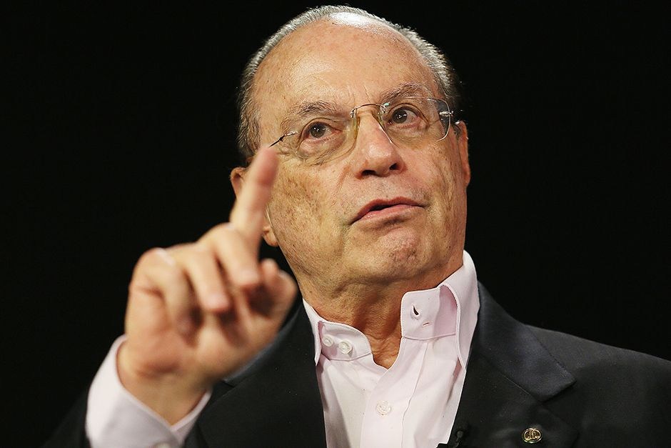 Paulo Maluf se entrega à Polícia Federal em São Paulo