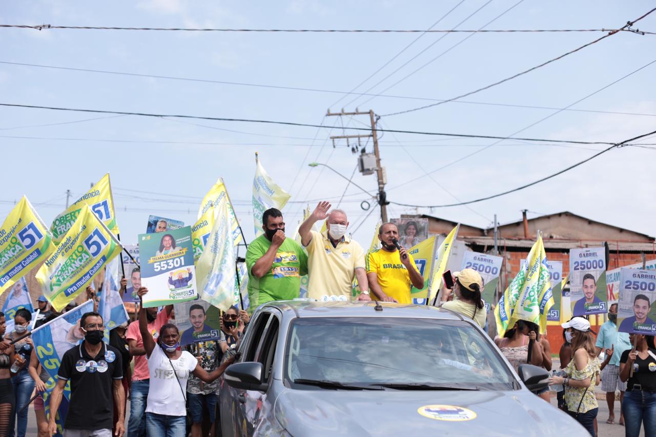 França faz caminhada e aposta no segundo turno em Cuiabá