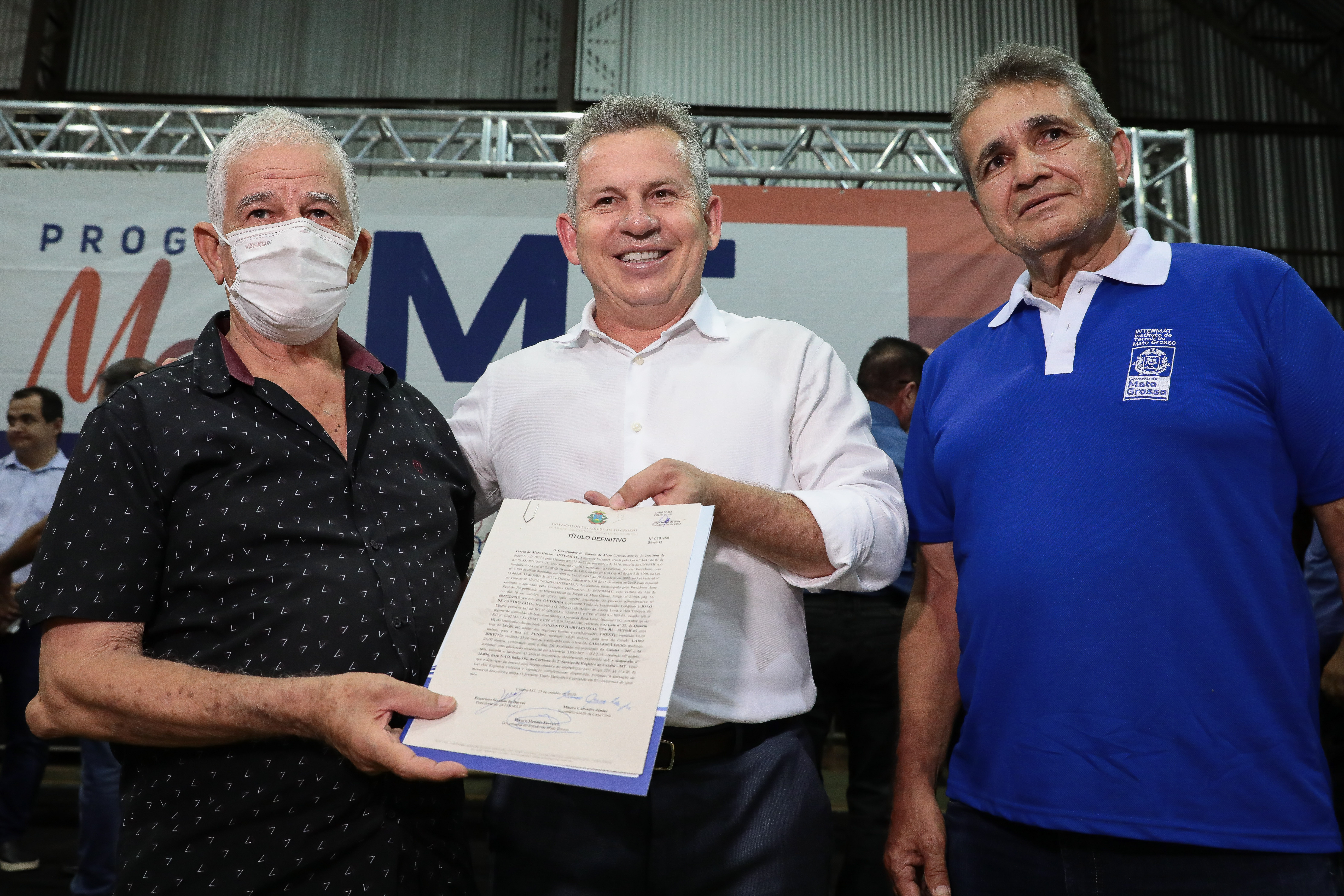 Documento definitivo: governador entrega de 969 títulos de regularização fundiária 