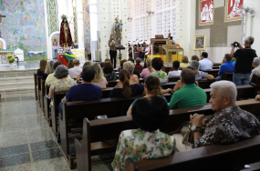 Primeira-dama testemunha em Novena do Senhor Bom Jesus de Cuiabá