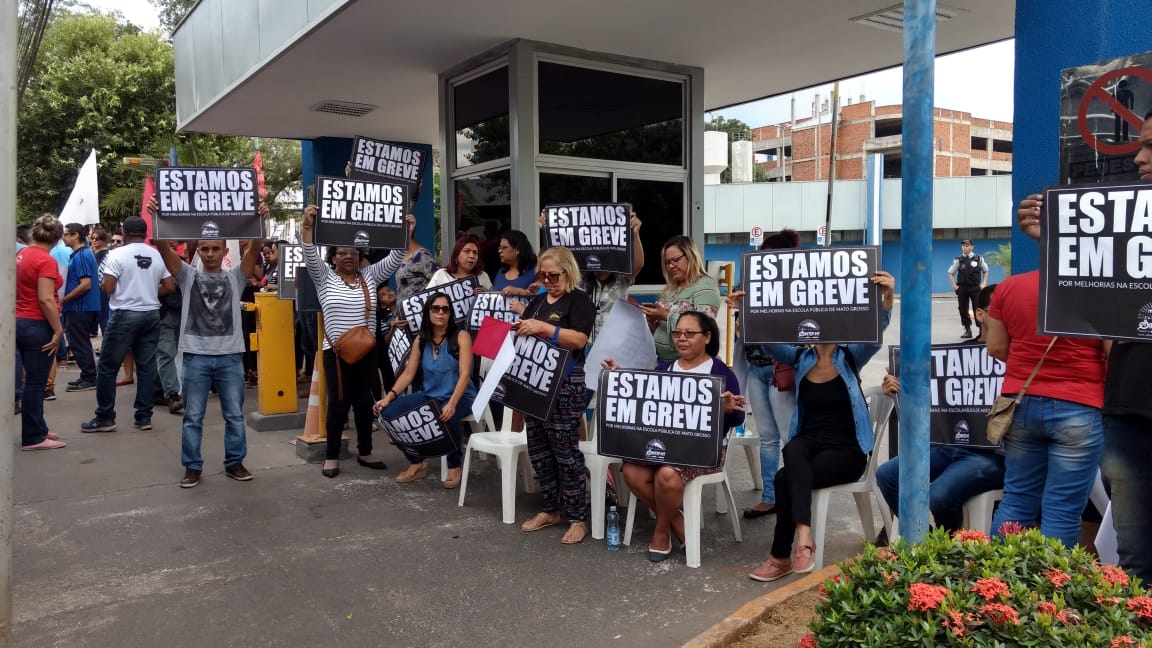 Sintep impede entrada de servidores da Sefaz e Governo alerta que ação pode reduzir arrecadação de MT