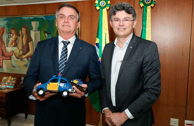Medeiros articula visita de Bolsonaro a MT; presidente enfrenta reação da Justiça Eleitoral