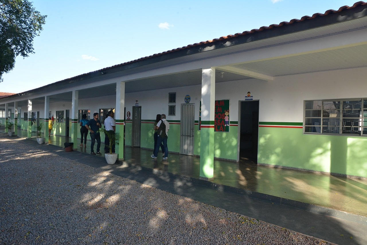 Várzea Grande entrega reforma geral de Escola após incêndio