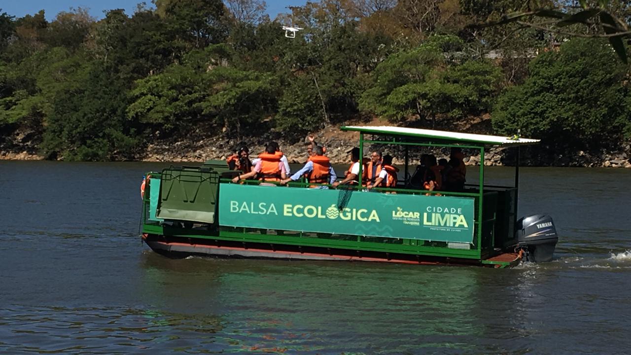 Balsa Ecológica retoma o serviço de coleta de lixo no rio Cuiabá
