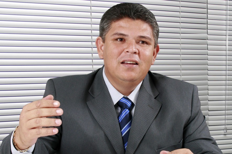 Prestes a assumir vaga de Fabris, Meraldo Sá é multado por 'omissão' 