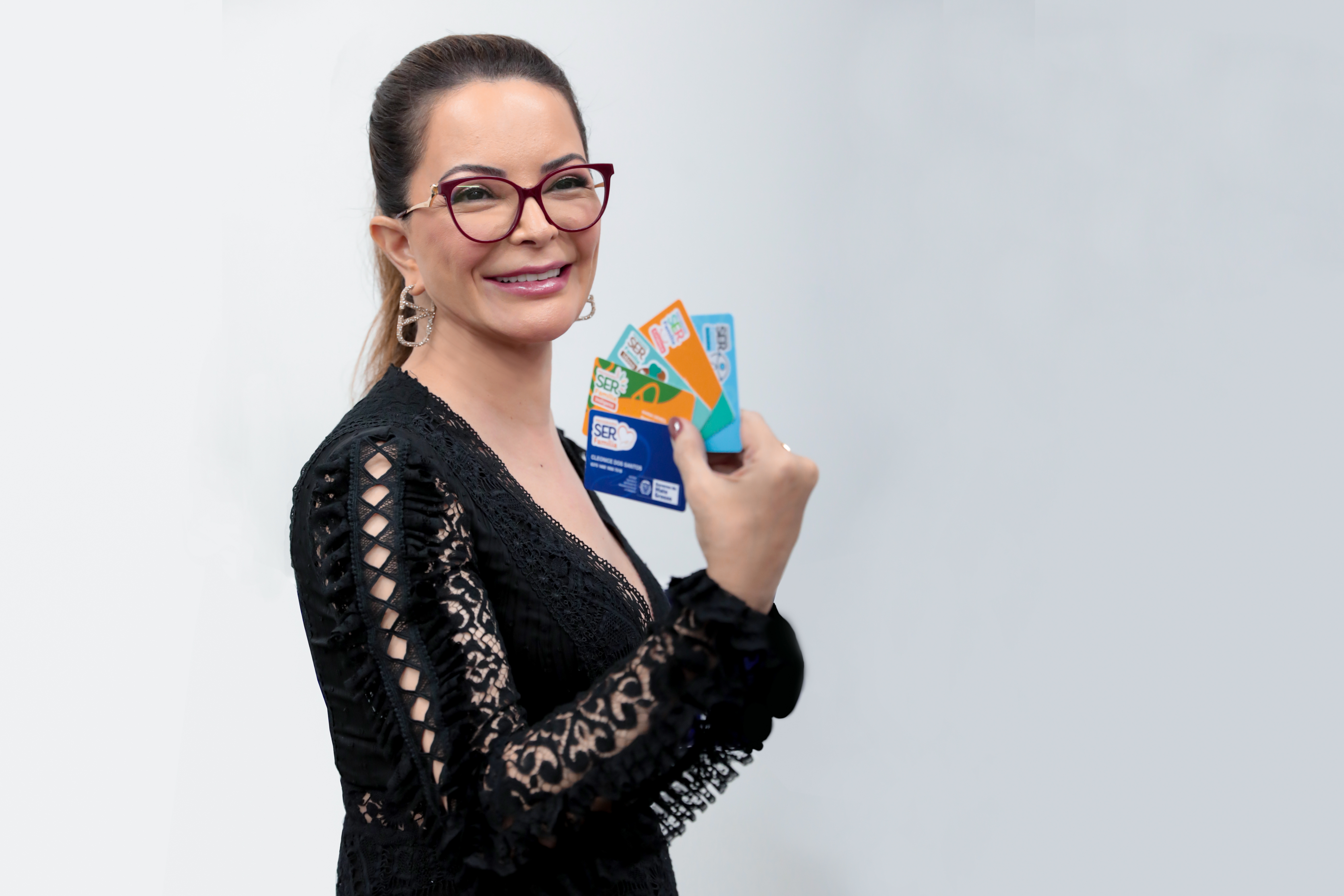 Primeira-dama de MT confirma pagamento extra para cartão SER Família 