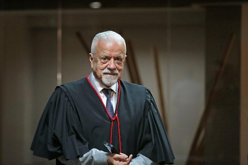 MORRE DESEMBARGADOR - AUTORIDADES LAMENTAM