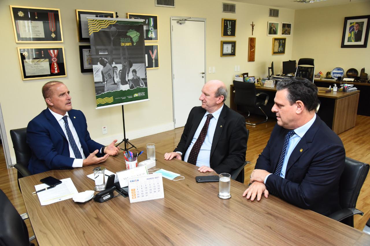 Fávaro se reúne com General Ramos e promete reforço a obras estruturantes