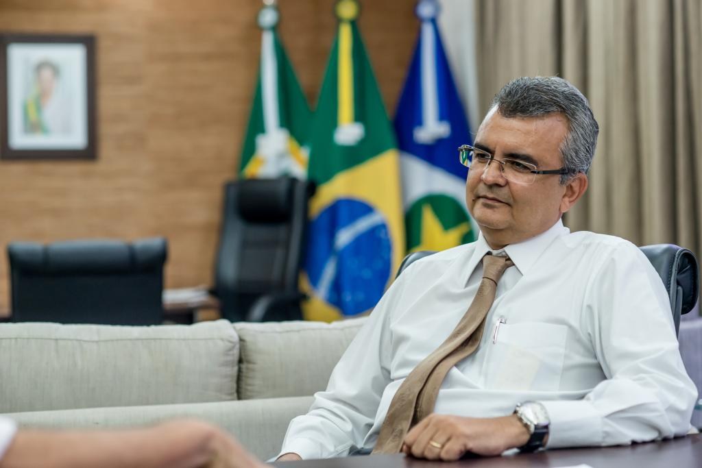 Paulo Taques cumpre 'missão política' em reunião com bancada federal