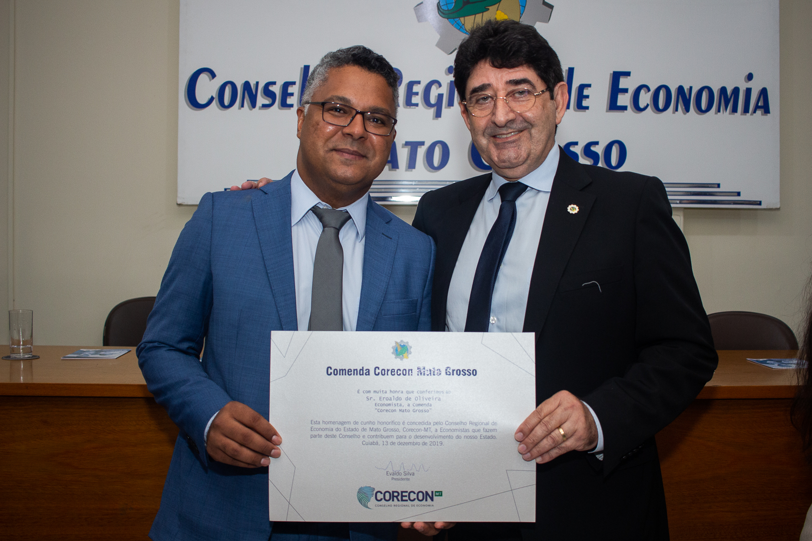 Economista Eroaldo de Oliveira recebe comenda “Corecon MT”
