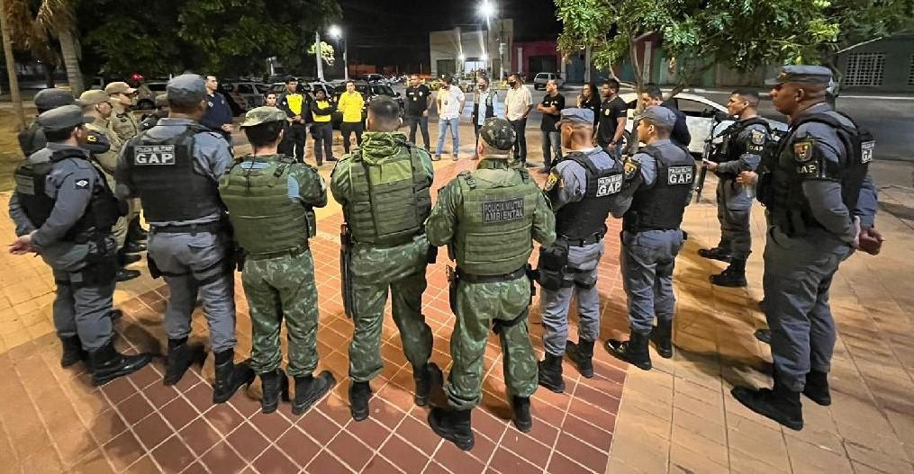 Operação suspende atividades de 5 bares e conduz um empresário à delegacia