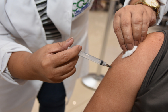 Vacinação bivalente contra covid-19 é ampliada a partir desta 3ª feira, alerta Saúde