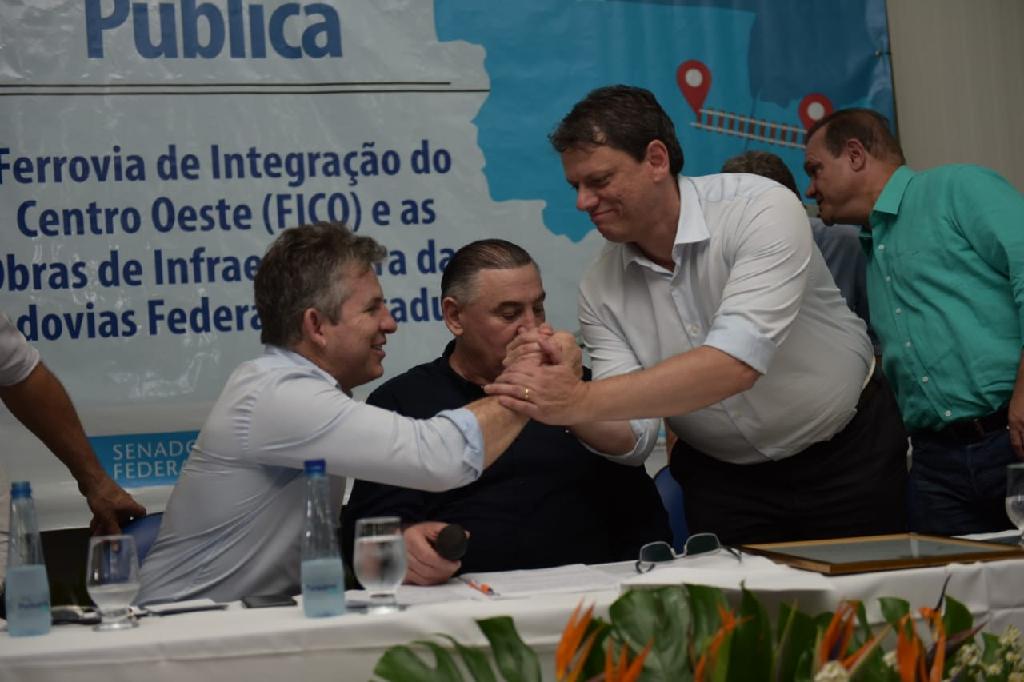 Alerta de Mendes ao governo federal: se MT for ajudado, ajudaremos o Brasil 